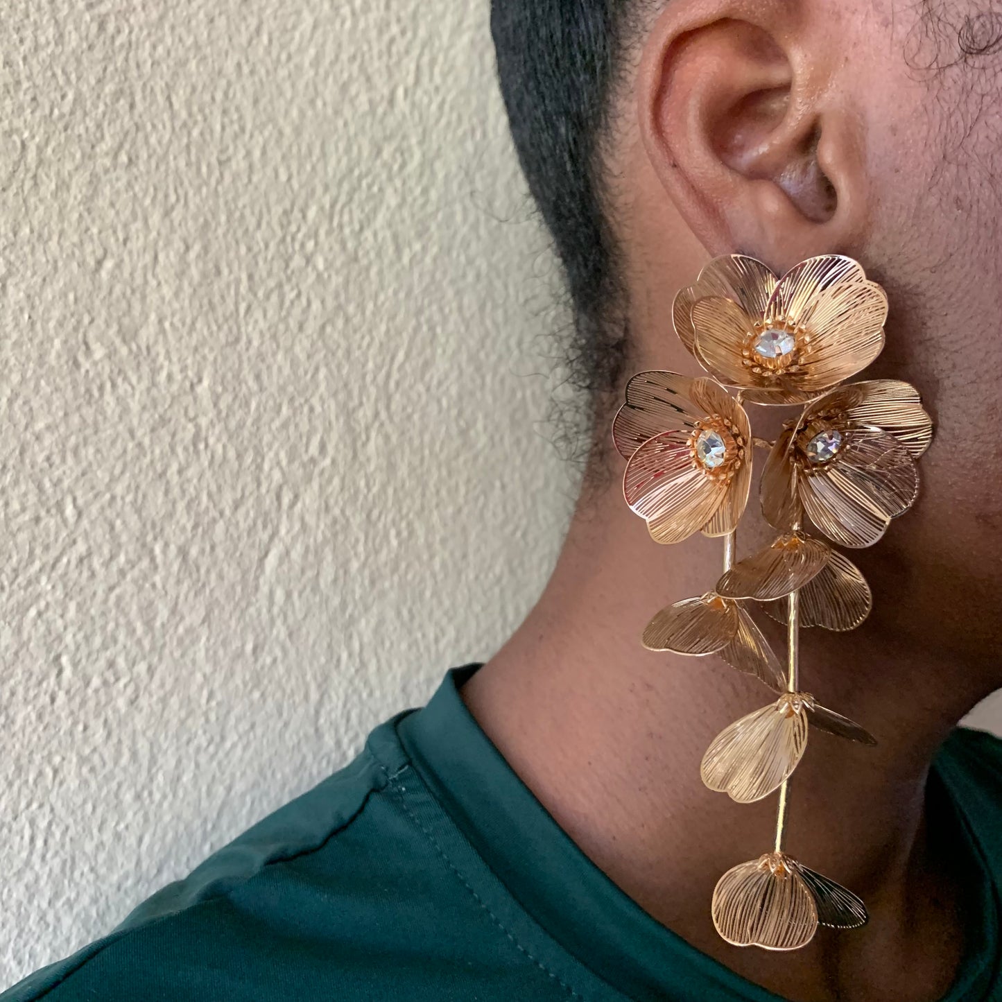 Z Metal flower earrings