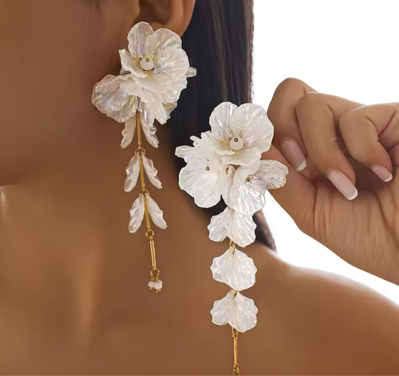 White flower acrylic drop earring