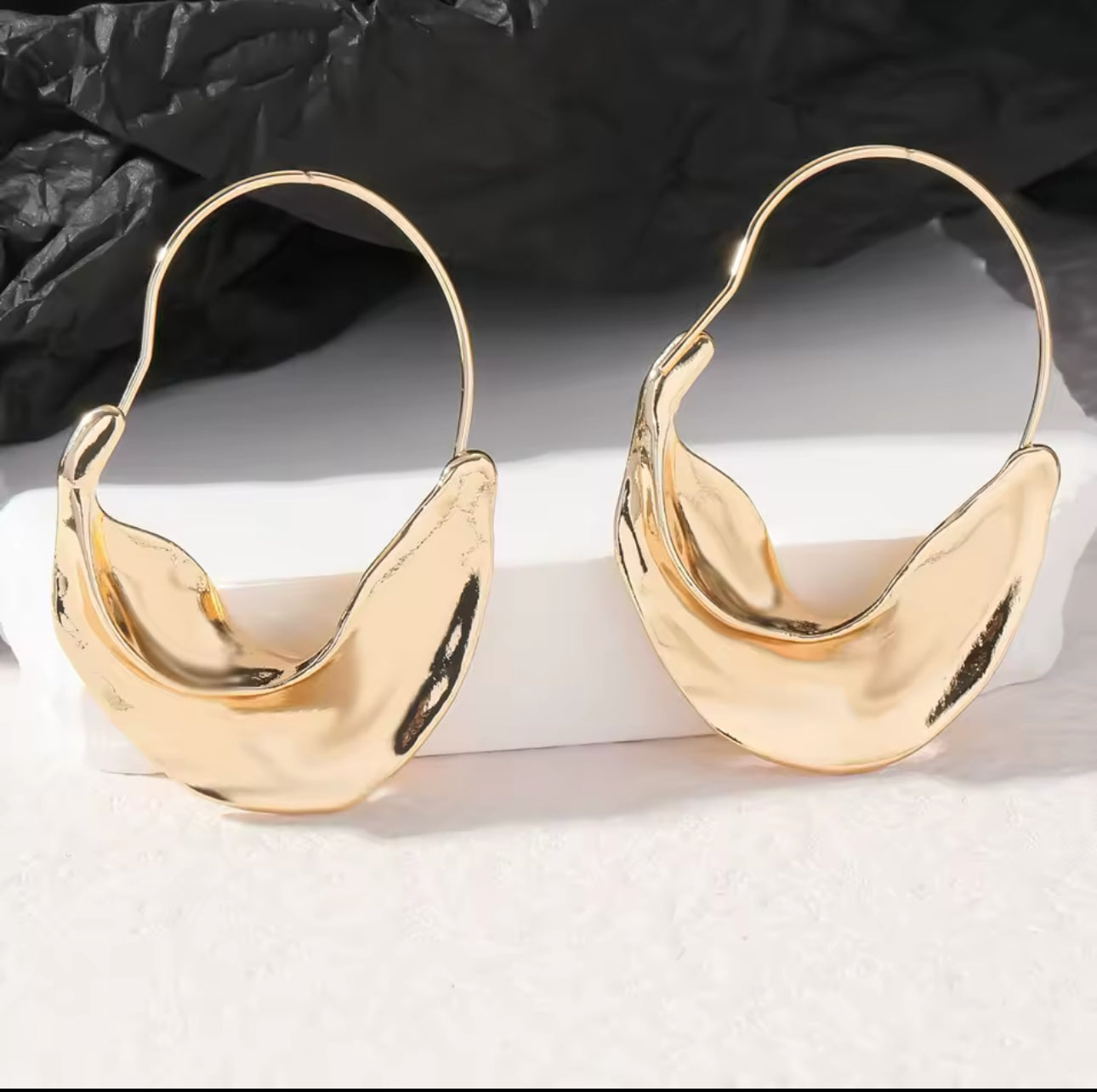 Basket gold earring