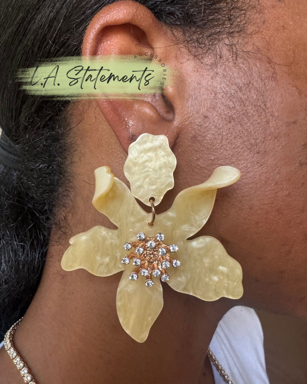Acrylic Flower Earring - Cream