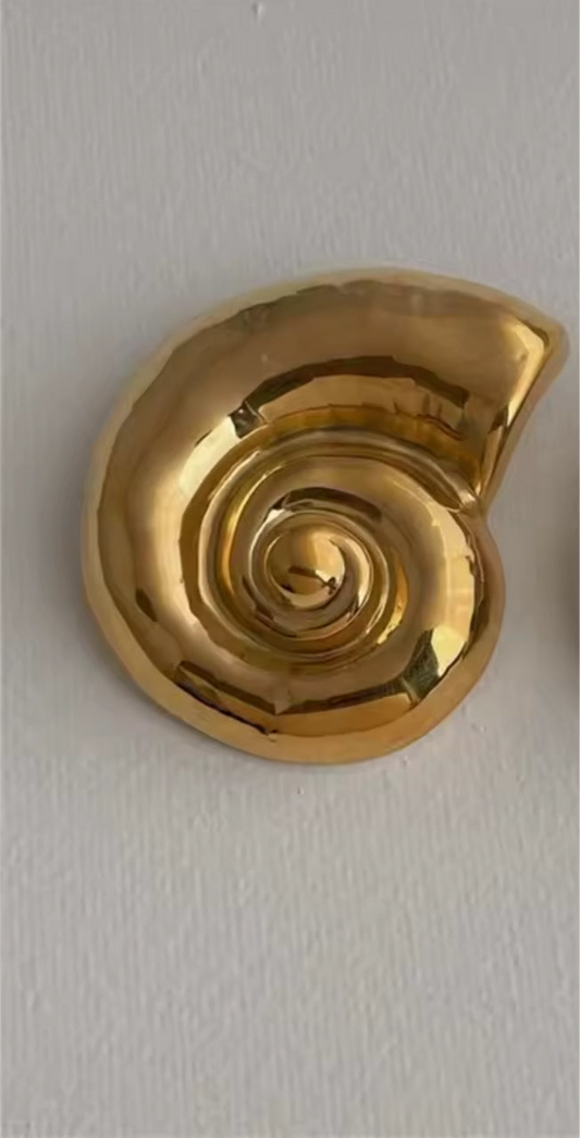 Gold Shell Brooch