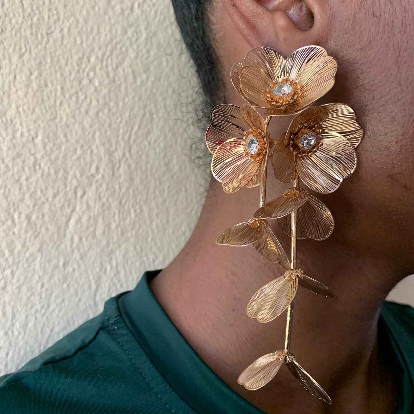 Z Metal flower earrings