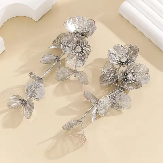 Silver Z Metal flower earrings